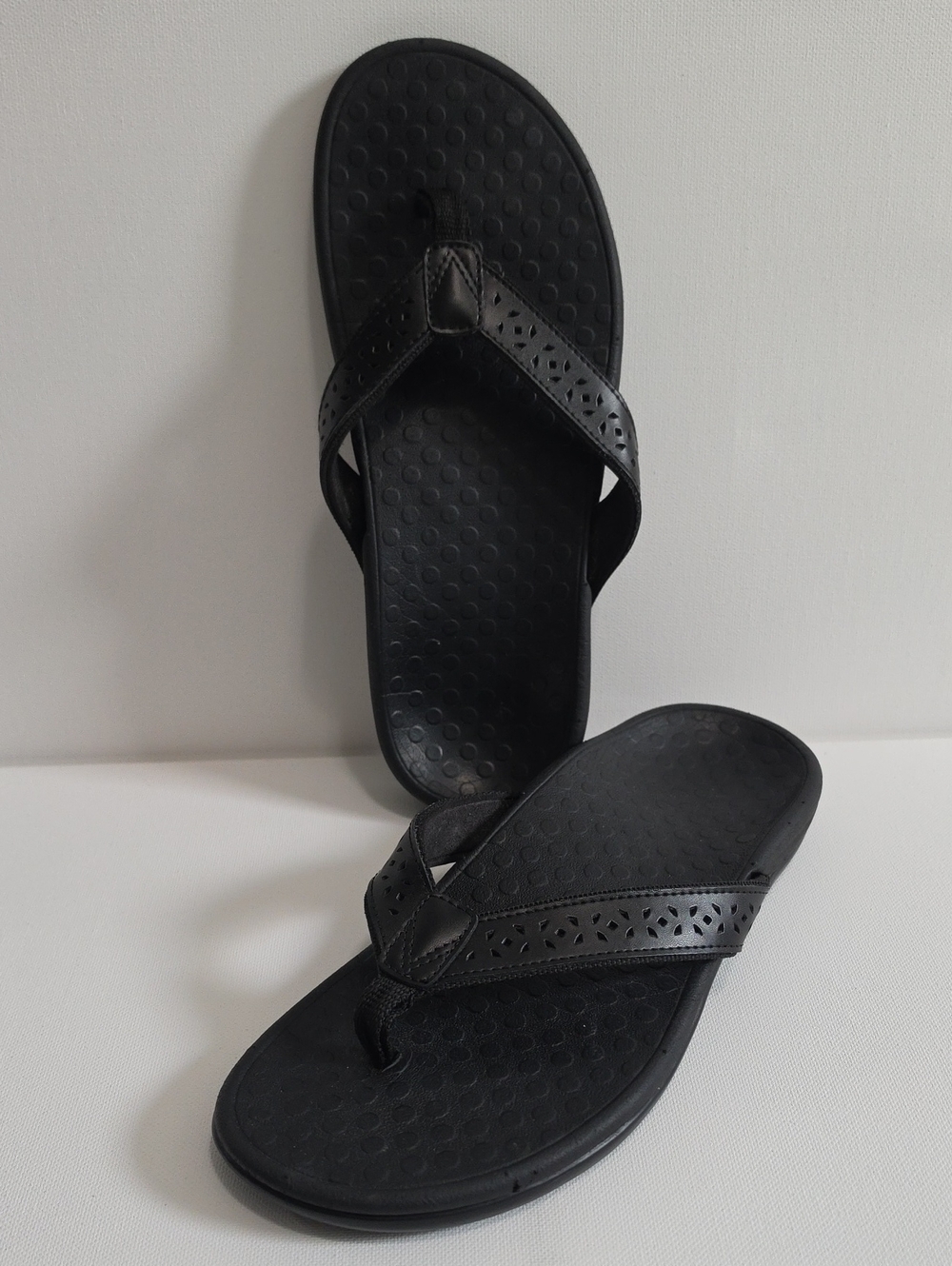 Vionic Black Perforated Design Thong Style Flip Flop Sandal